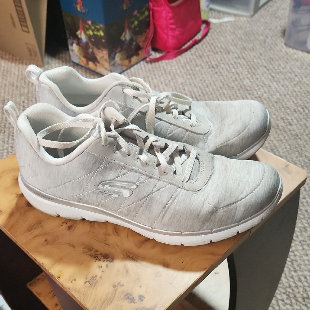 Skechers Women's Light Gray Sneakers